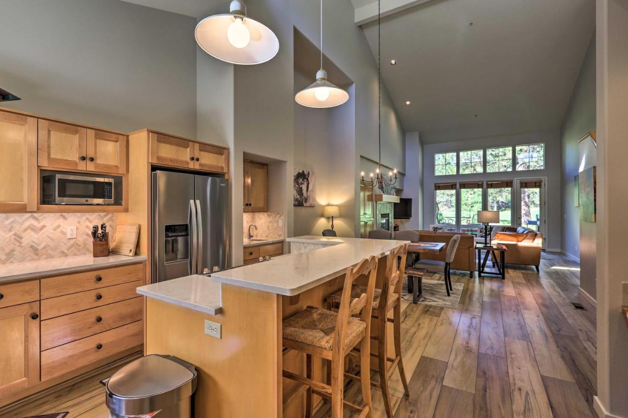 Bend Townhome With Golf Course Views And Private Deck! エクステリア 写真