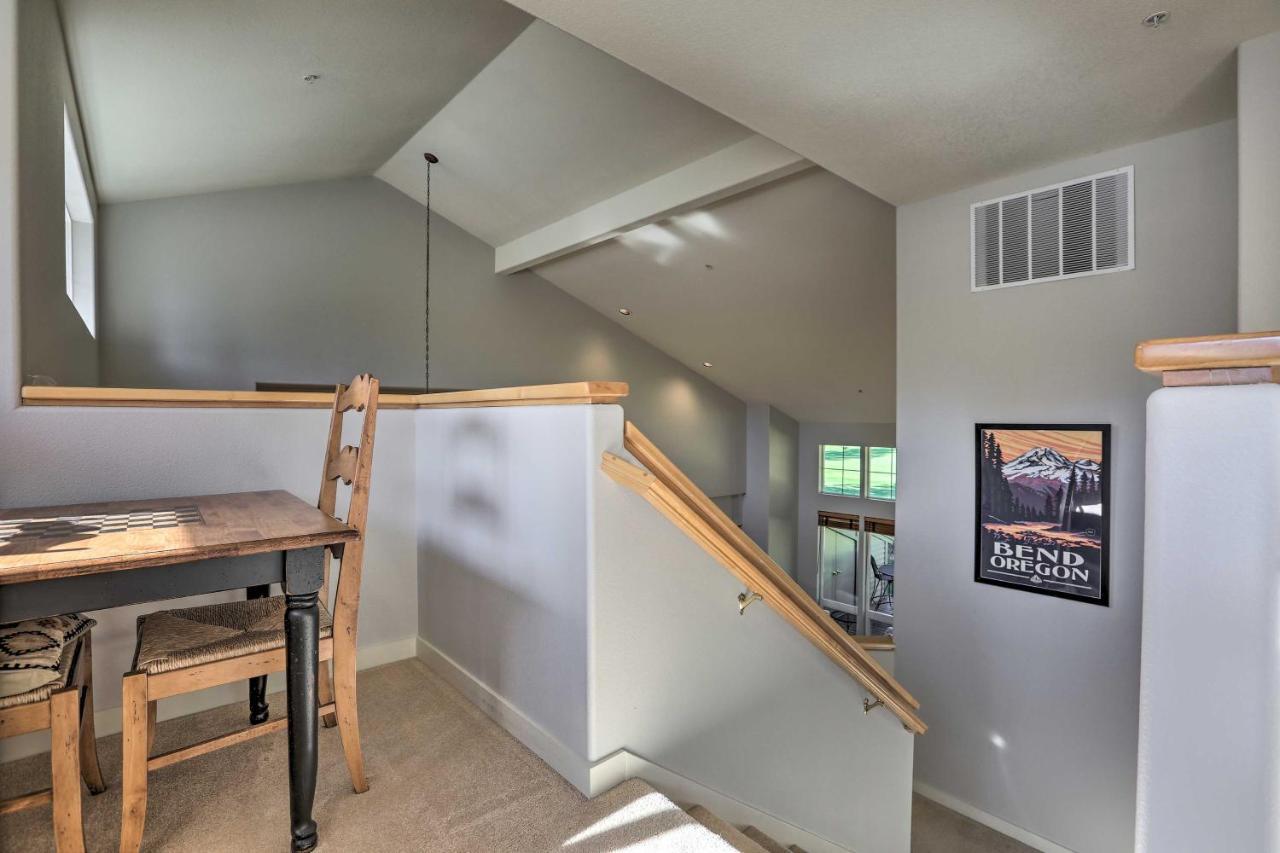 Bend Townhome With Golf Course Views And Private Deck! エクステリア 写真